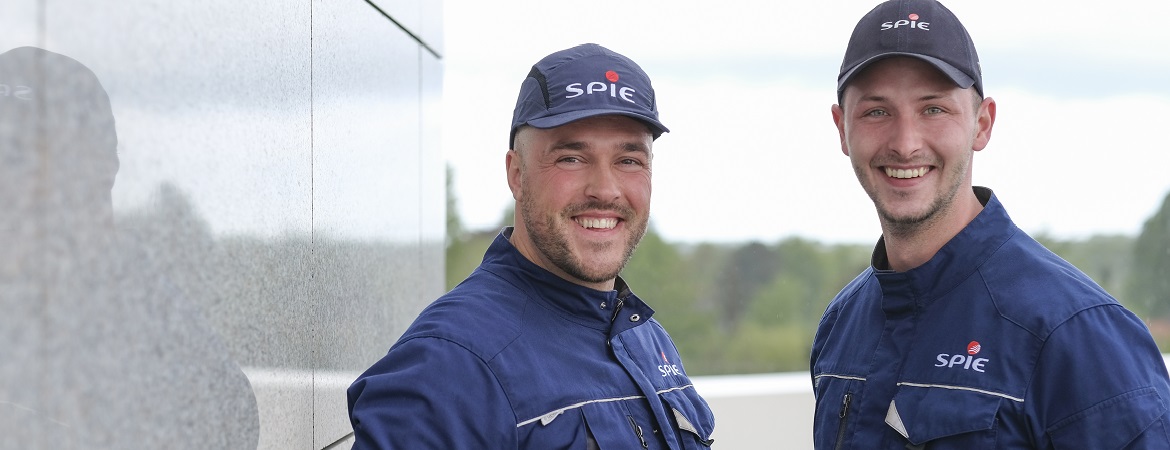 Zwei Mitarbeiter von SPIE - Bildnachweis: SPIE  
